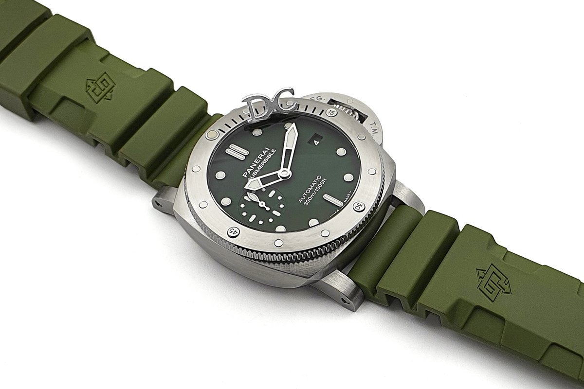 Pam1055 Luminor Submersible 42mm